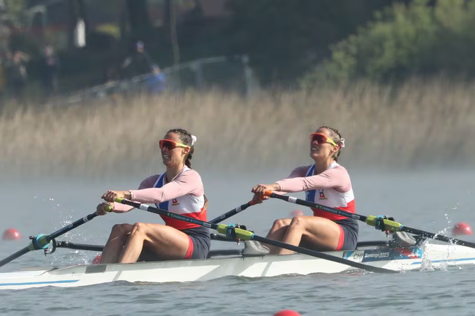 Las hermanas Abraham rematan en el quinto puesto en la Copa del Mundo de Remo