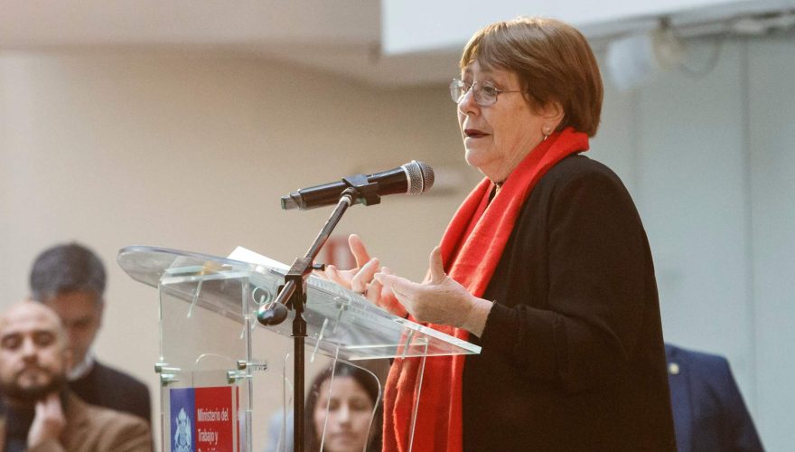 Michelle Bachelet sigue corriendo con ventaja como posible candidata de la izquierda para presidenciales 2025