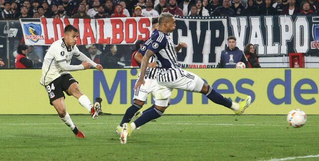 Un golazo de Vicente Pizarro pone a soñar a Colo Colo con los cuartos de final de la Libertadores