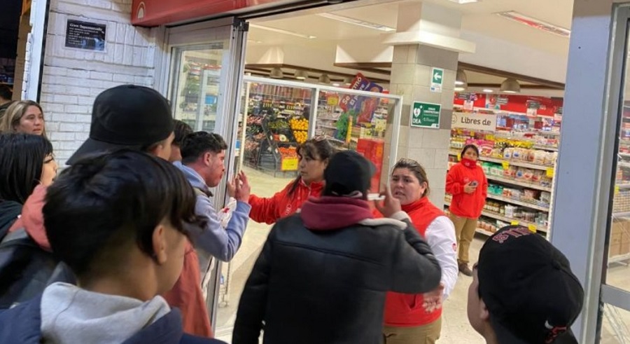 Denuncian turbazo en supermercado de La Cisterna: ocurrió frente a farmacia cerrada por mismo delito