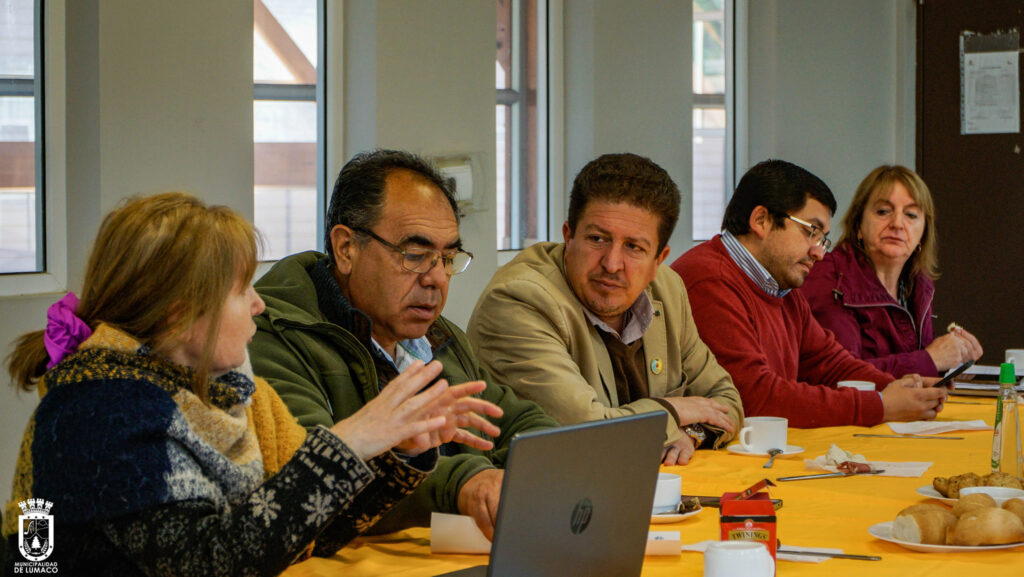 Alcalde Richard Leonelli Contreras sostuvo reunión  en Escuela Republica de Italia, para analizar inicio de año escolar.