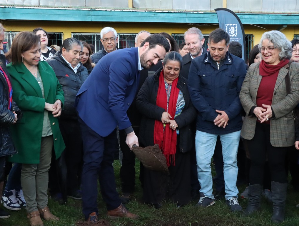 Gobernador Luciano Rivas da el vamos a remodelación del Gimnasio Campos Deportivos.