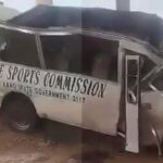 Tragedia en Nigeria: bus con equipo de atletismo cae al vacío y provoca muerte de 22 personas