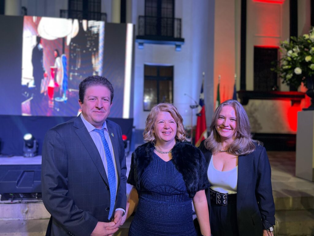 Alcalde Richard Leonelli participó en la celebración del Día de la República Italiana en Santiago