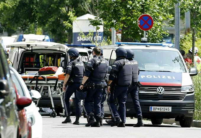 Tiroteo en escuela de Austria deja al menos 10 muertos: atacante sería exalumno que sufría bullying