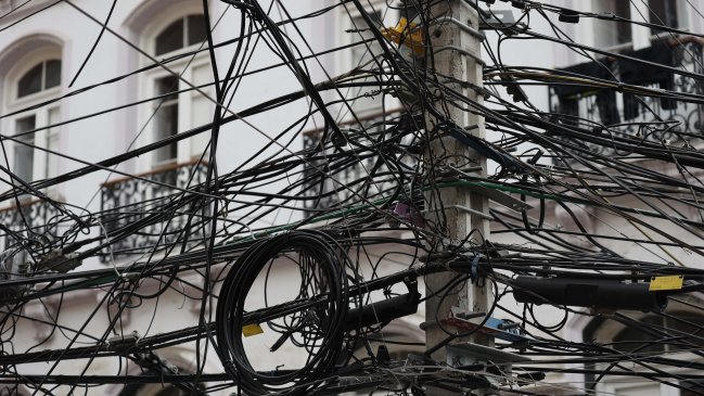 Entró en vigencia ley «Chao cables»: Empresas de telecomunicaciones deberán retirar «basura aérea».