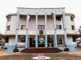 Puerto Montt: Destituyen a 54 funcionarios de la salud municipal por viajar al extranjero con licencia