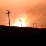 Fuga de gas provocó gran incendio en planta de ENAP Magallanes: Un trabajador resultó herido y las clases fueron suspendidas