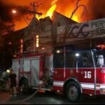 Incendio se desarrolla en Estación Central: Está cercano al Terminal San Borja y hay una persona en riesgo vital