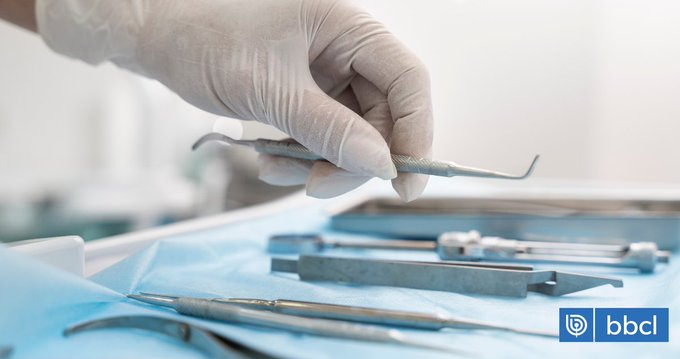 Ejerció como profesional sin serlo: tribunal condena a falso odontólogo que operó en clínica de Curicó