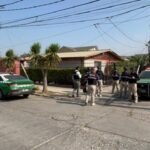 Hombre se parapeta con arma de fuego en casa de Estación Central tras presunto asalto en vía pública