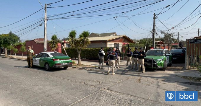 Hombre se parapeta con arma de fuego en casa de Estación Central tras presunto asalto en vía pública