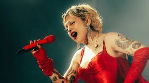 La prestigiosa revista Rolling Stone destaca nuevamente a la artista nacional Mon Laferte