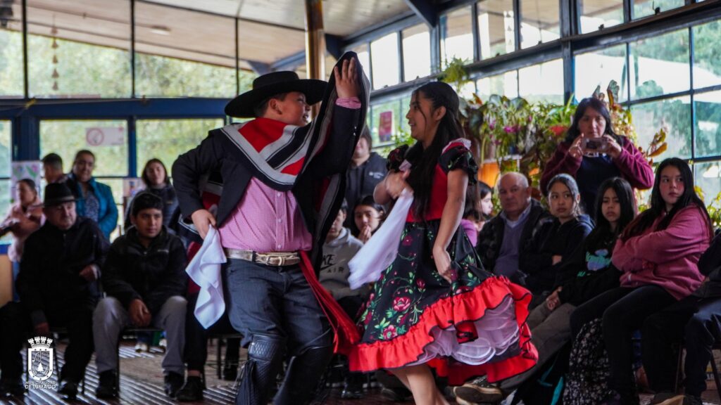 Tradicional Esquinazo en la Escuela de Pichi Pellahuén.Marca el Inicio de las Fiestas Patrias en Lumaco.