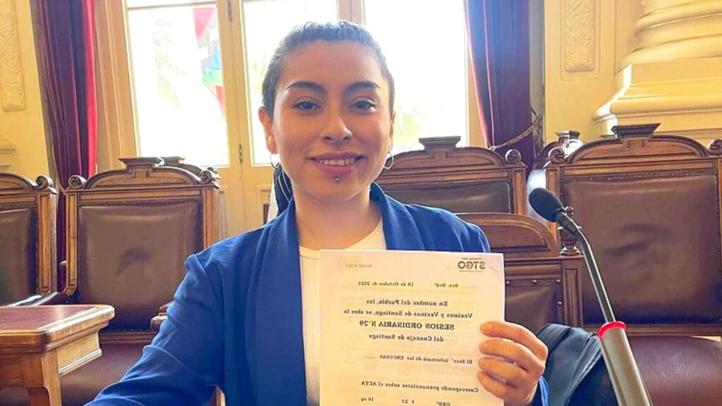 «Hay un error de mi parte»: Concejala de Santiago reconoce venta de entradas de cortesía para Fantasilandia