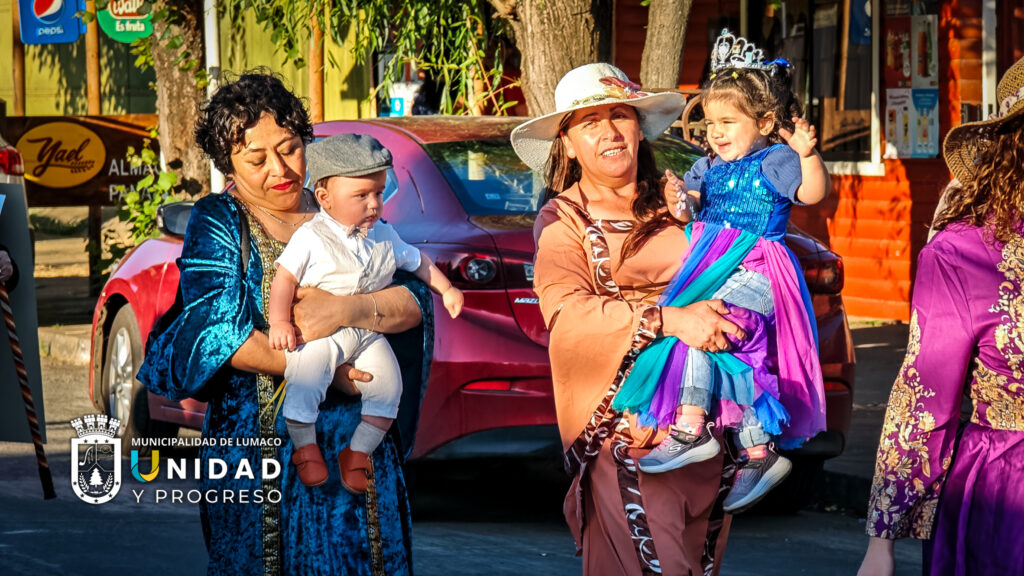 LUMACO VIVIÓ UN COLORIDO CARNAVAL DE CARROS ALEGÓRICOS Y COMPARSAS