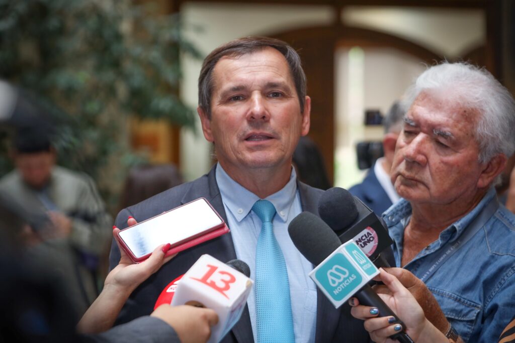 Diputado Jorge Rathgeb emplaza a cartera de Transportes a destrabar movilización de locomoción colectiva de línea que recorre Temuco y Padre las Casas.