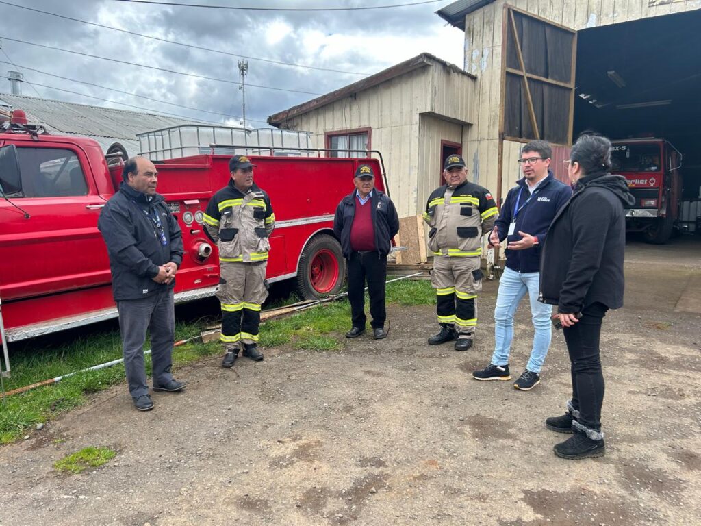 Frontel instaló iluminación fotovoltaica en Compañía de Bomberos de Selva Oscura