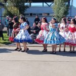 A esta hora se realiza en el frontis del Liceo Municipal de Lumaco, la FERIA COSTUMBRISTA GASTRONOMICA.