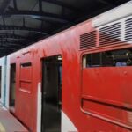 Vándalos pintaron tren de Metro y encerraron a pasajeros en San Joaquín